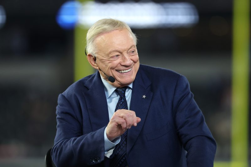 Cowboys’ Jerry Jones takes center stage in NFL trade deadline theater