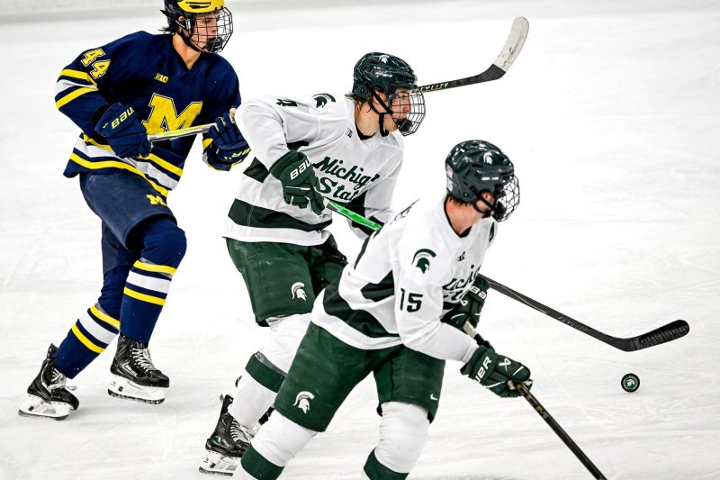 Michigan schools duke it out atop men’s college hockey rankings